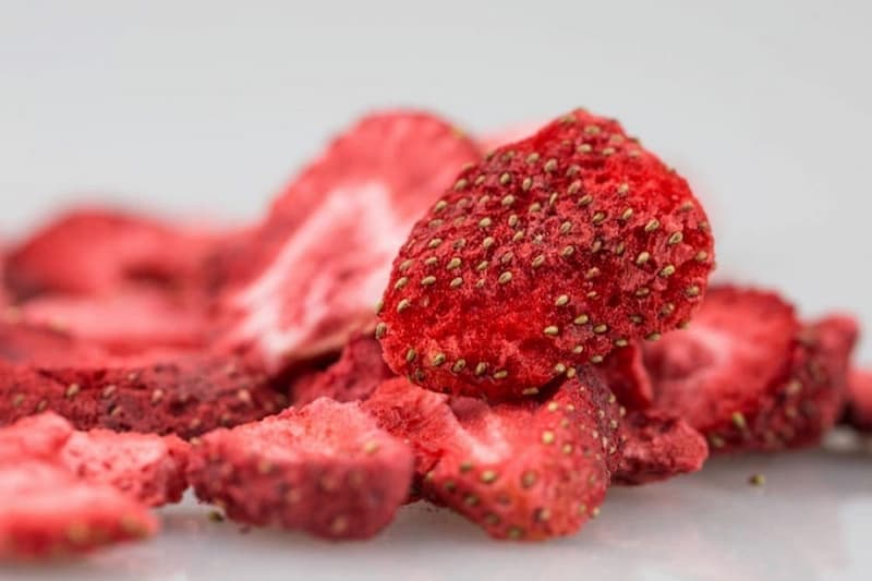 فروش فله توت فرنگی پفکی + قیمت مناسب